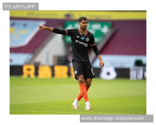 奇克重返英格兰国家队七年后获赠纪念帽子表达喜悦之情 奇克重返英格兰国家队七年后获赠纪念帽子表达喜悦之情