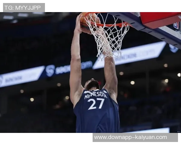 戈贝尔两年首次尝试三分球未中贡献13分12篮板展现进步决心