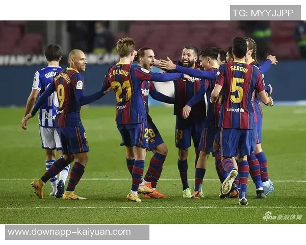 冲击最后一冠阿尔巴社媒晒合照激励队友共同争夺荣誉